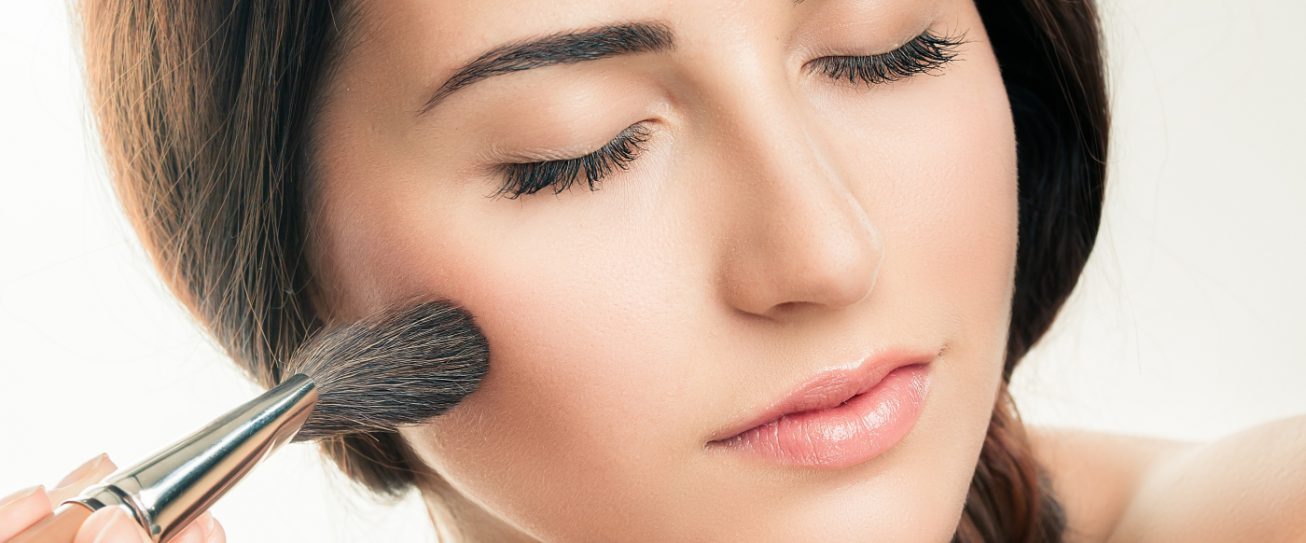 Jak przygotować twarz do nałożenia makijażu